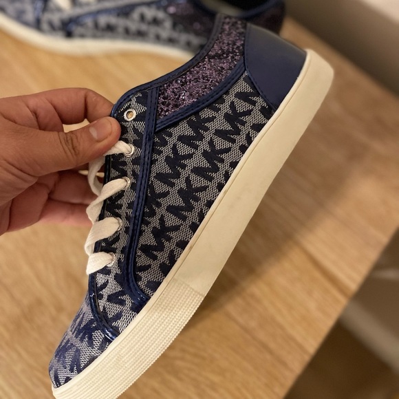 Michael Kors Starla Navy Sneakers Size 5 Girls New - Picture 4 of 4